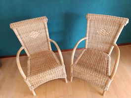 2 Stühle mit Lehnen Rattan