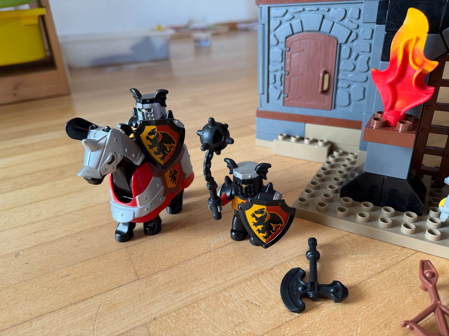 Lego Spielzeuge: Lego Duplo Ritterschloss 4777 – Gebraucht aus Häggenschwil von fourtime 1