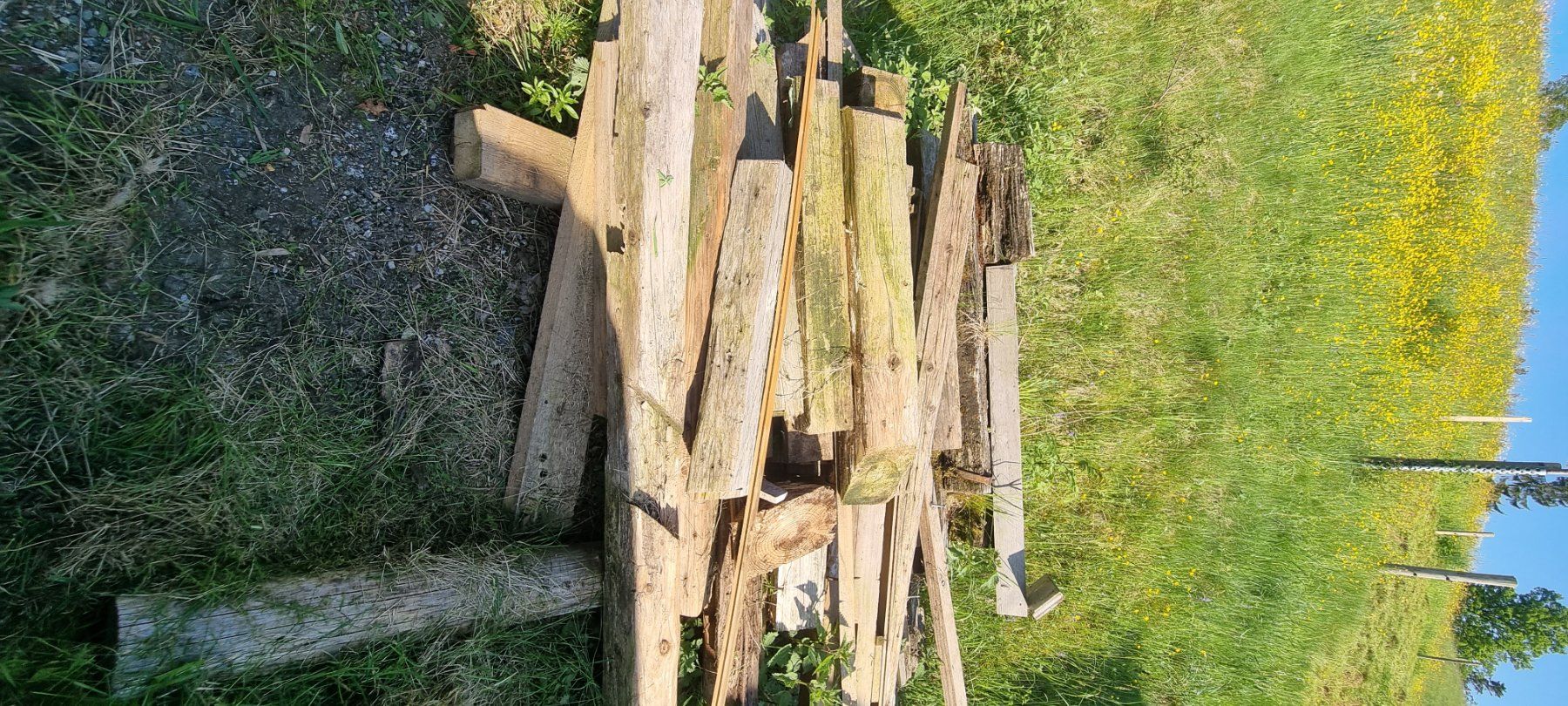 Articoli in legno: Alte Holz Balken/Eisenbahnschwellen – Usato da Grossdietwil venduto da GNOM313