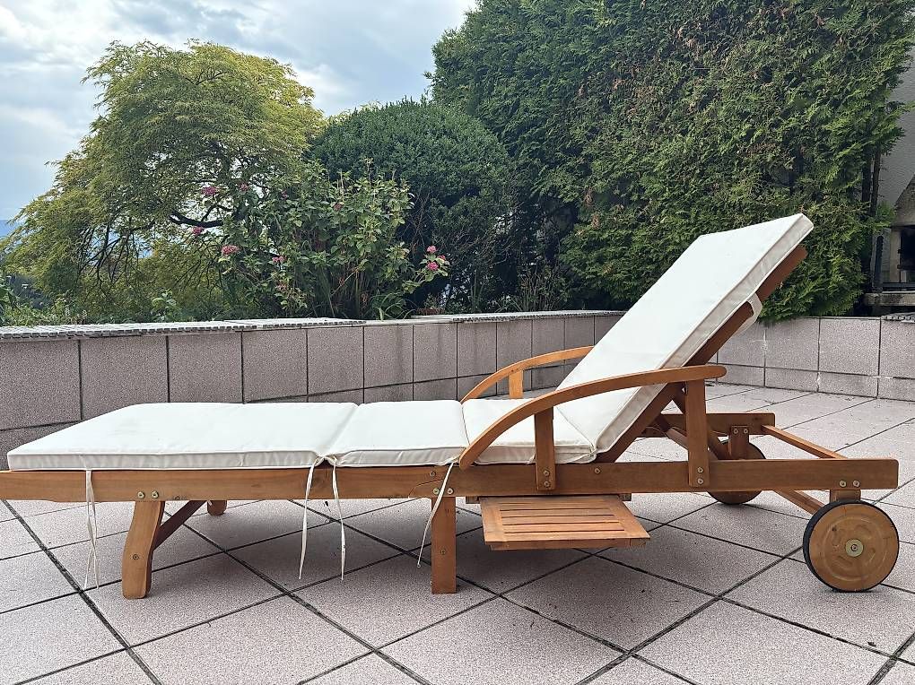 Sedie a sdraio: Gartenliege aus Teakholz – Usato da Luzern venduto da Poldi2