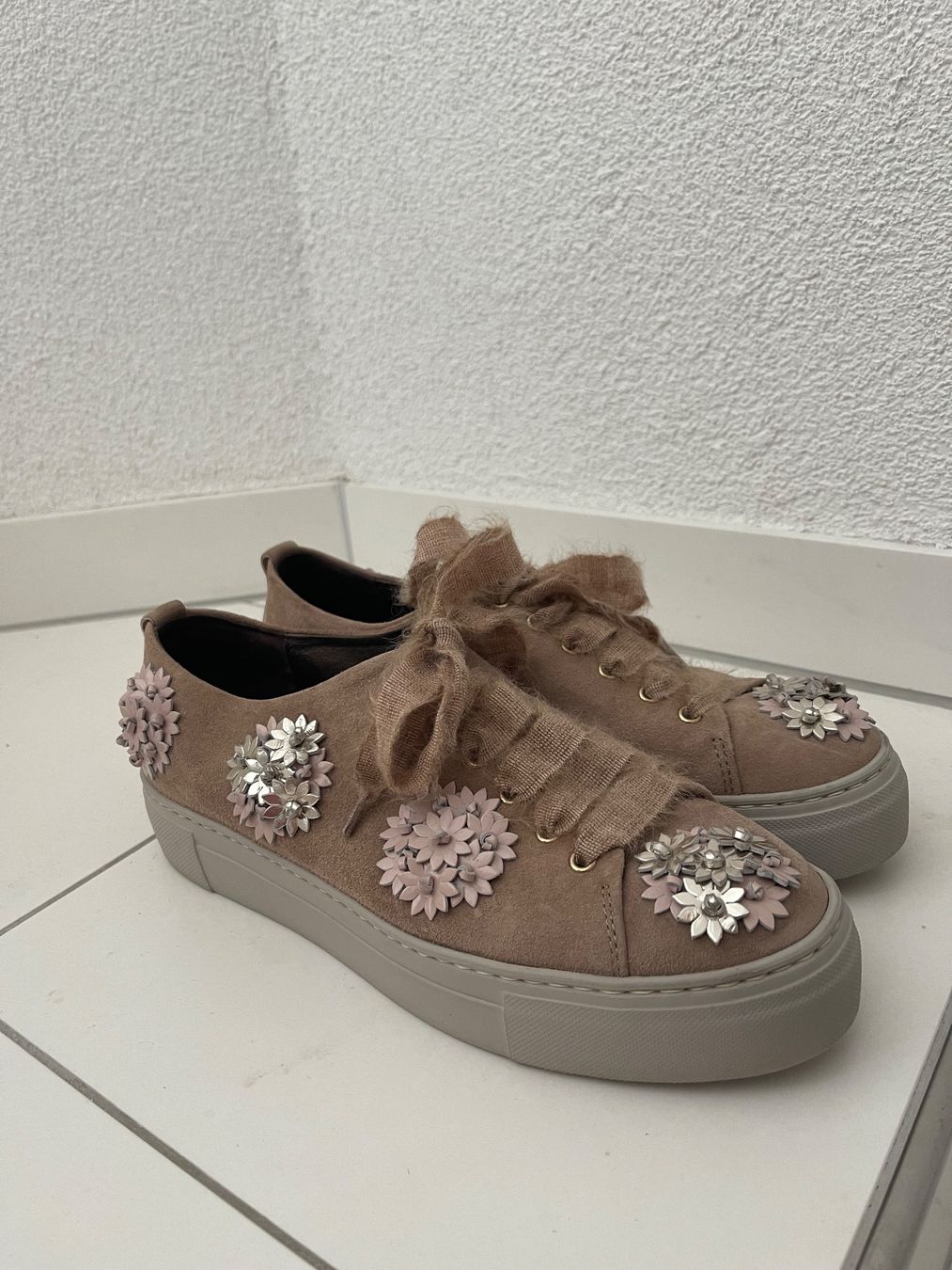 AGL Damenschuhe: AGL Sneaker Wildleder Puderrosa – Gebraucht aus Oberbueren von Swee 2