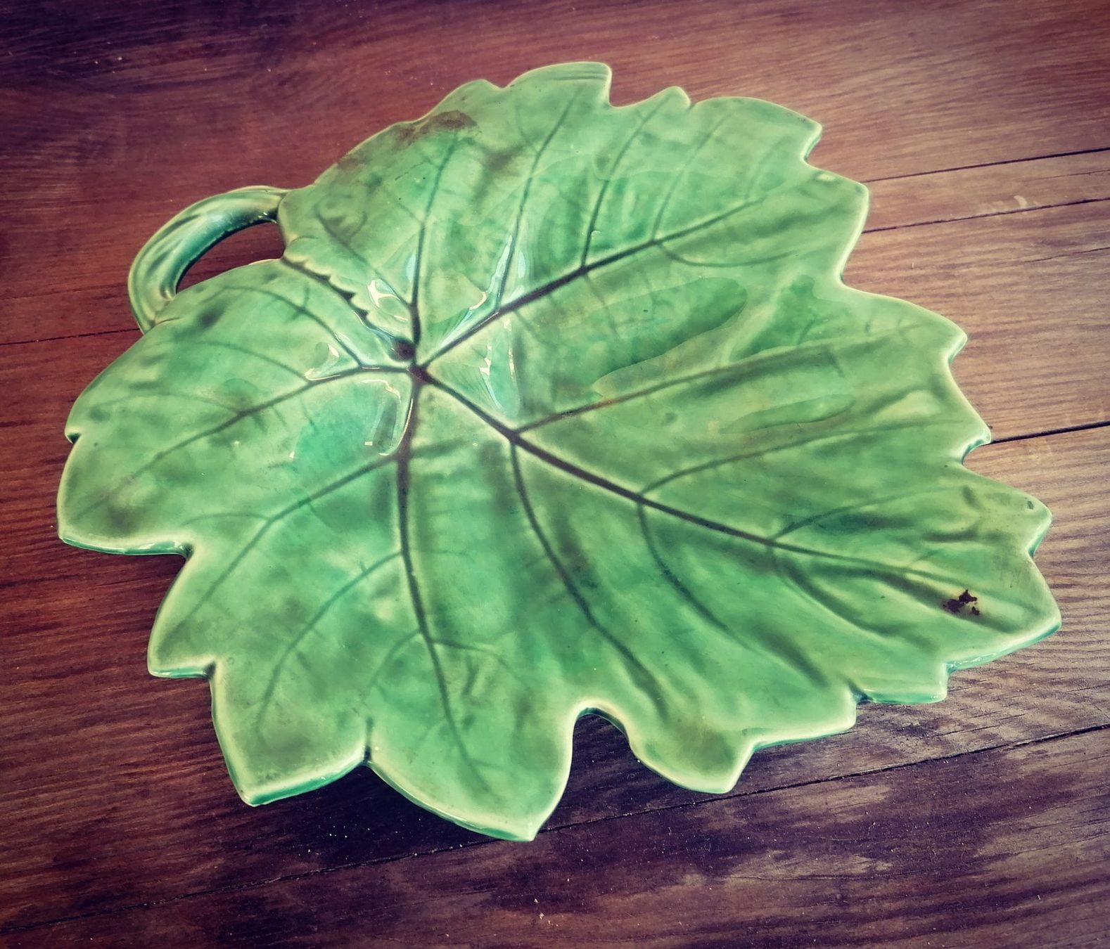 Servierplatten: Plat Sarreguemines en forme de feuille – Gebraucht aus Chezard St-Martin von Loucail