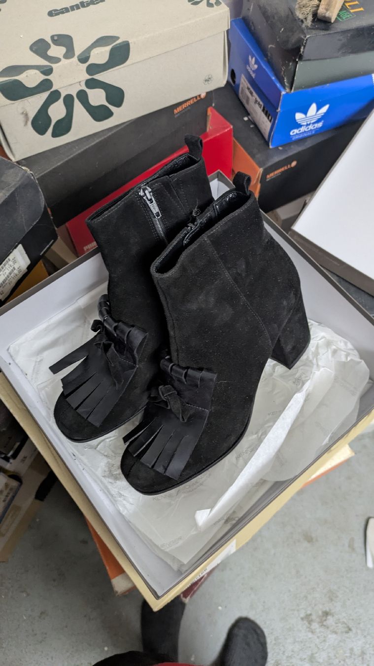 Scarpe da donna: schwarze Stiefeletten – Usato da Morgarten venduto da rra_jvw7