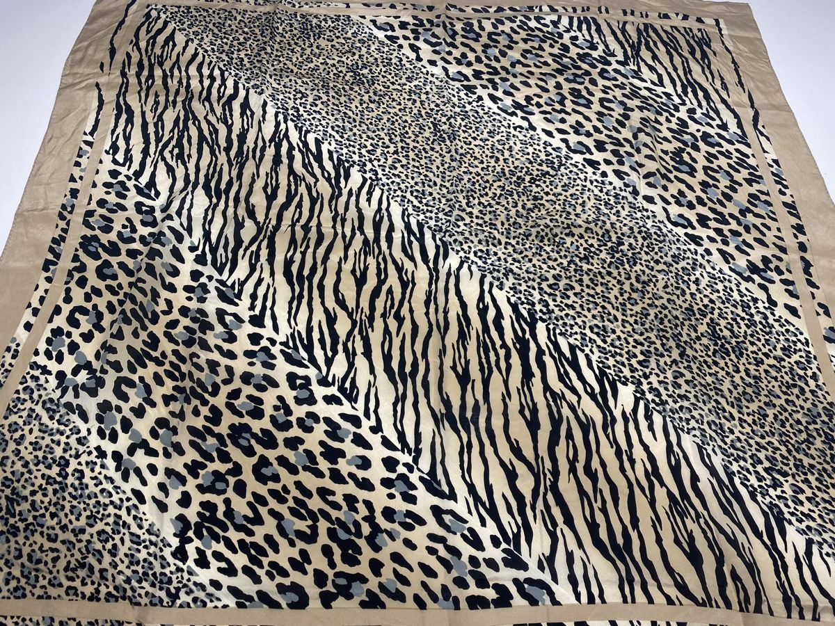 Codello Foulards, Tücher & Schals: Codello Seiden Foulard 🌸 – Gebraucht aus Opfikon von Luis144 1
