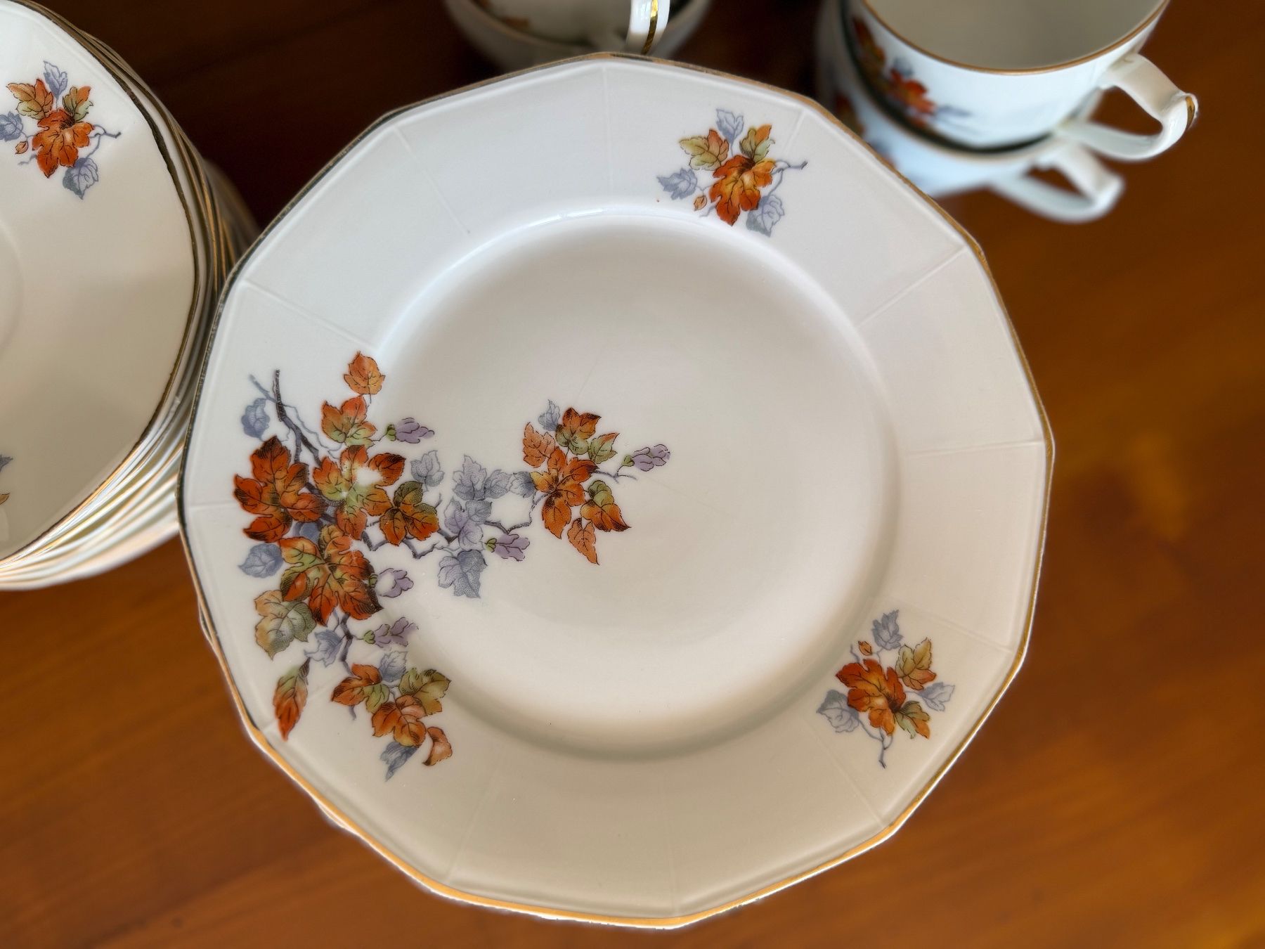 Set di piatti: Kaffeeservice mit Herbstdekor, 35-teilig – Usato da Itingen venduto da uhu777 5