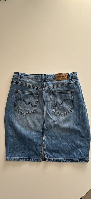 Pantaloni: Divers articles 5 francs la pièce  – Usato da Montreux venduto da Memecita 4