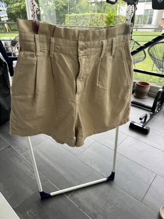 Zara Damen Shorts, Beige, Gr. 40, Sommerlich und bequem!