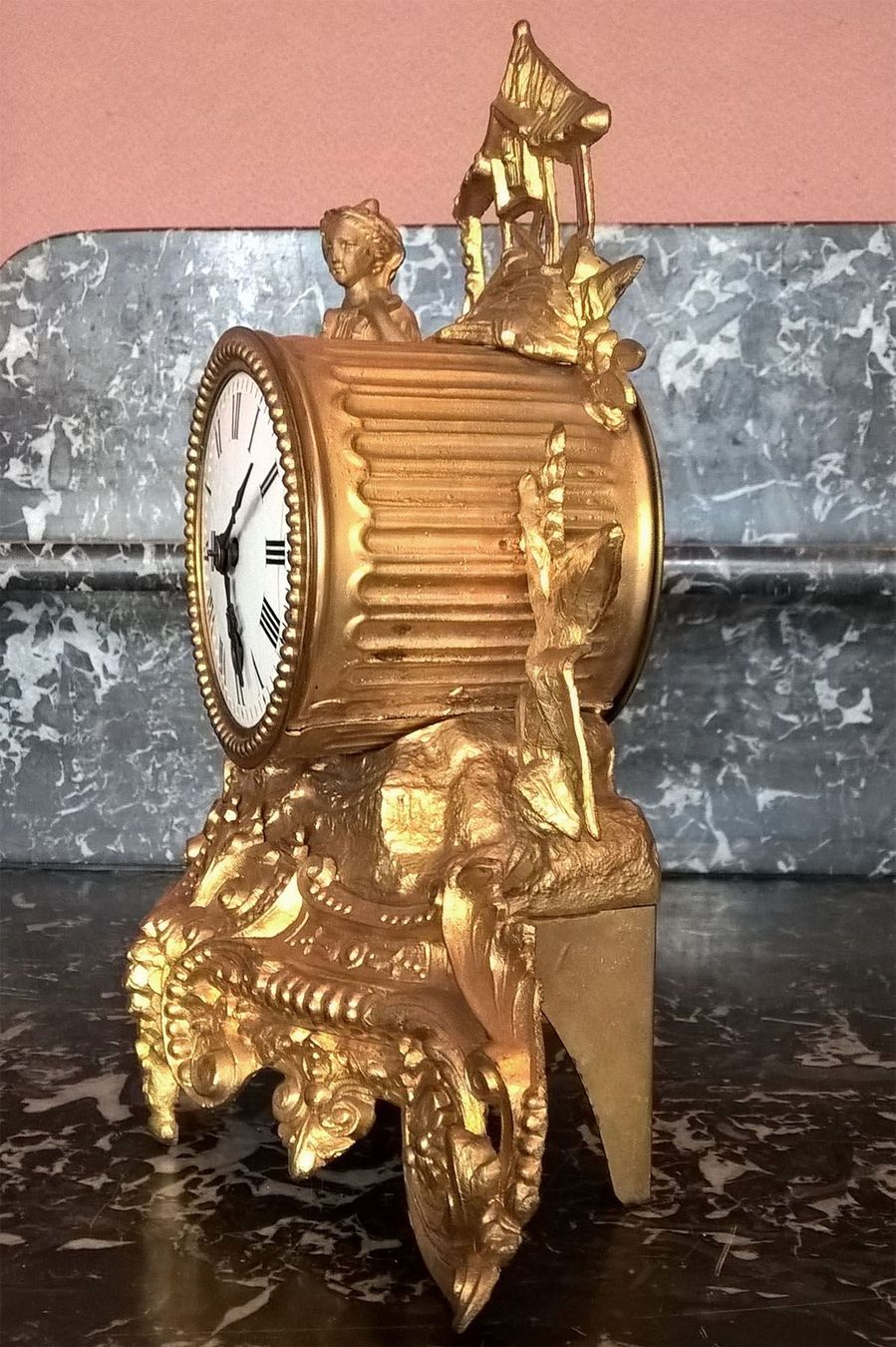 Orologi da terra & Orologi da parete: antike Pariser Kamin-/Buffet-Pendeluhr – Usato da Meggen venduto da Trouvaillen 1