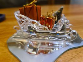 Swarovski Figur Weihnachten Schlitten mit Geschenk 
