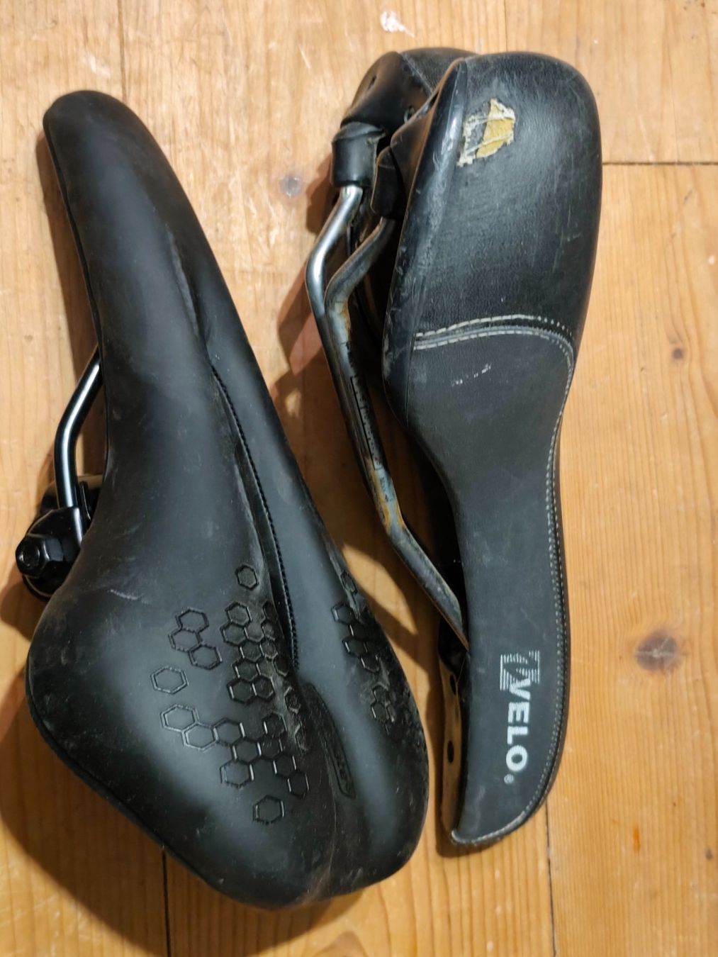 Pezzi di ricambio: Lot de 2 selles vélo, 1 neuve – Usato da Delémont venduto da antioque 2