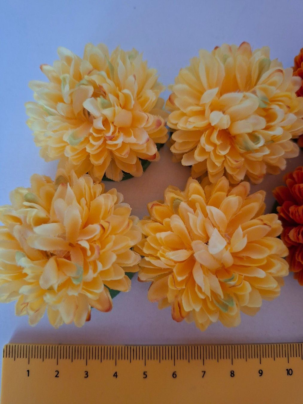 Tutte le decorazioni: 8 Kunstblumen Chrysanthemen hellgelb & orange – Usato da Weiningen ZH venduto da Annakatharina 2