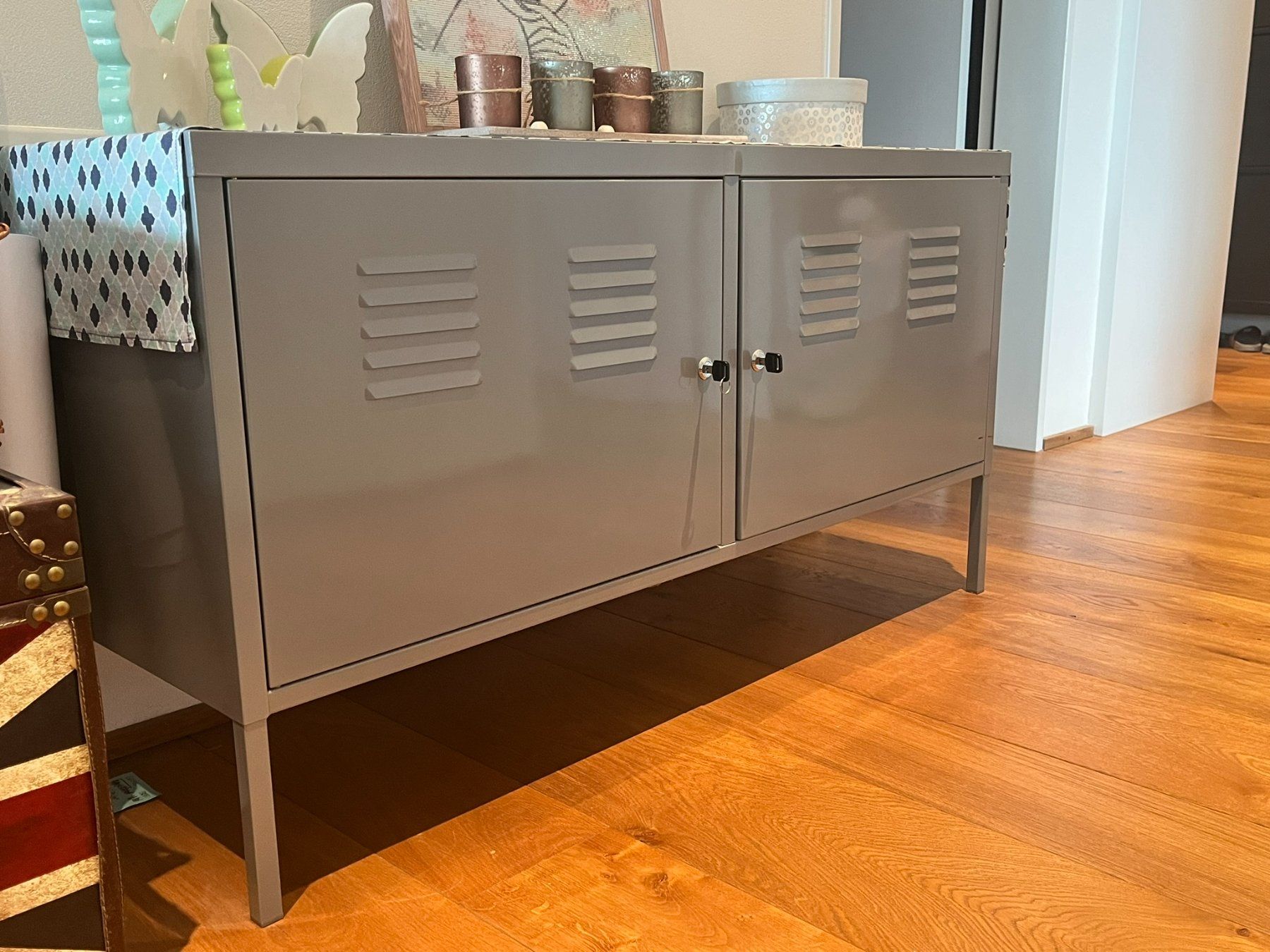 Metall-Sideboard im Industrial-Style, Grau, Top Zustand! (Gebraucht) in Lachen SZ für CHF 30 – nur Abholung auf Ricardo kaufen