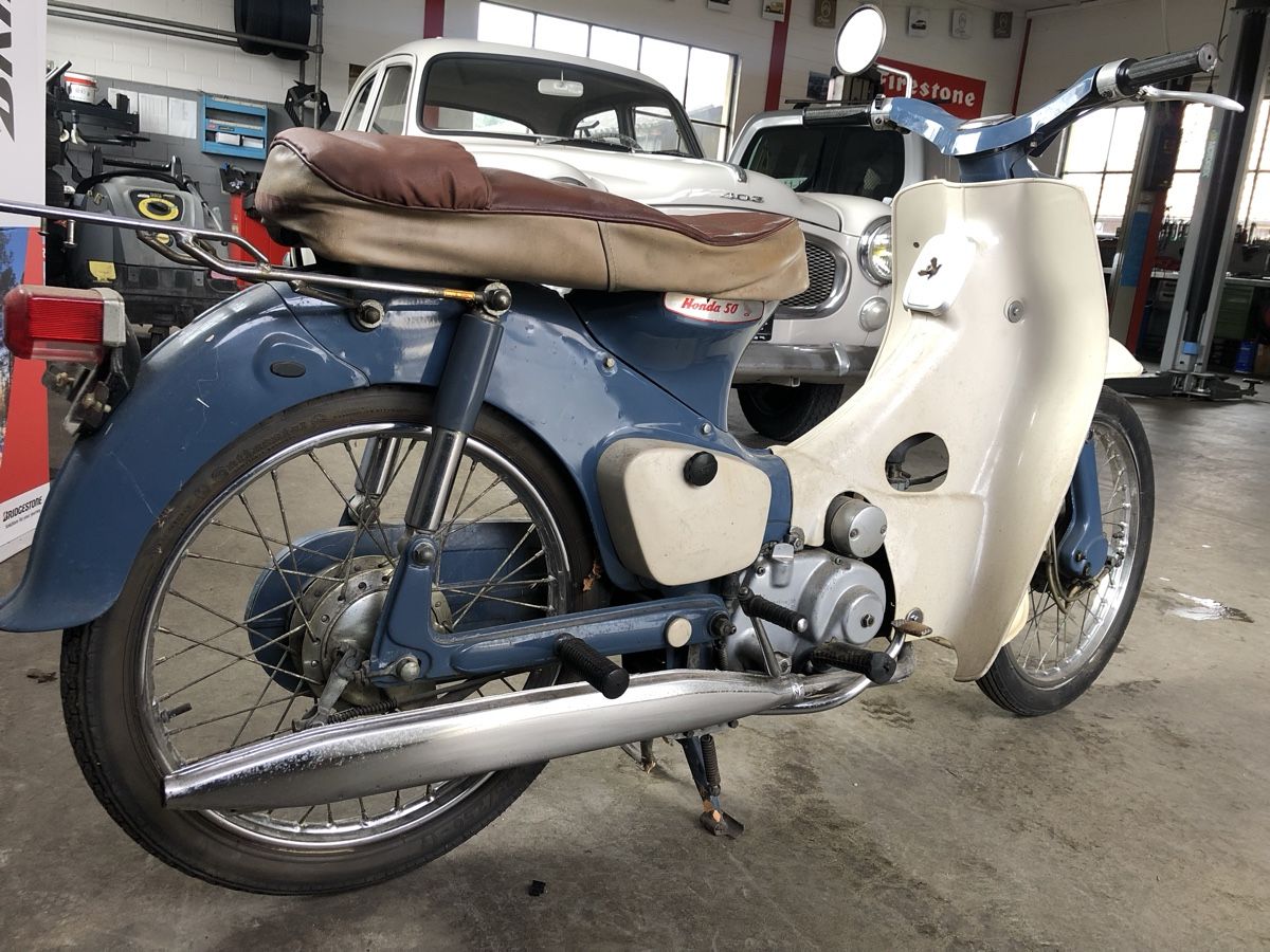 Honda Scooters: Honda C102 ab 1.- – Defekt aus Tschugg von  3