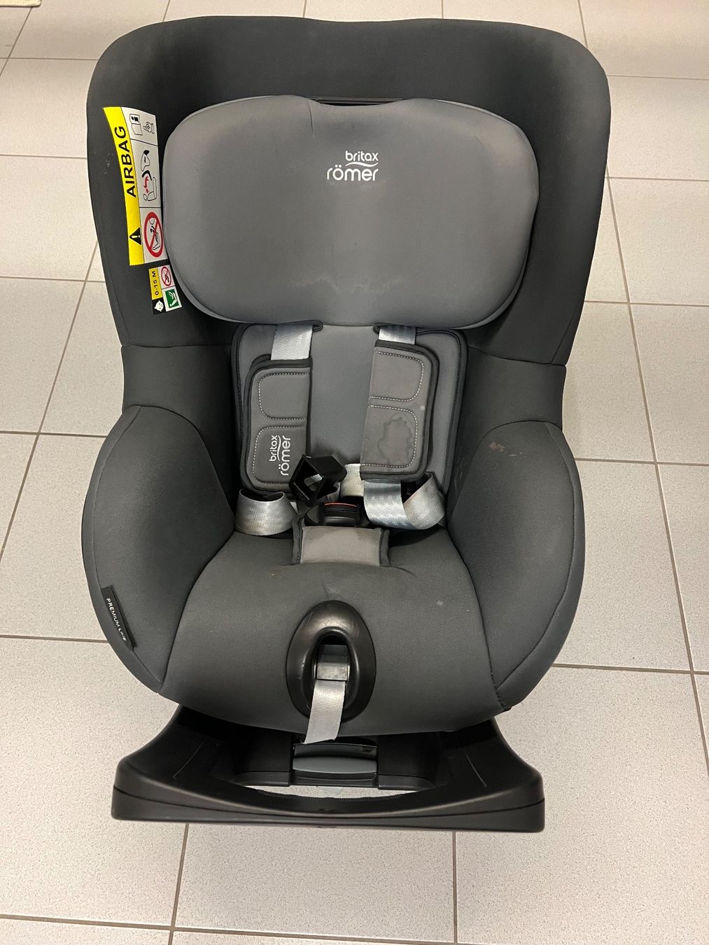 Britax Römer Auto-Kindersitze: Britax Römer Swingfix i-Size – Gebraucht aus Männedorf von sga_sl6n