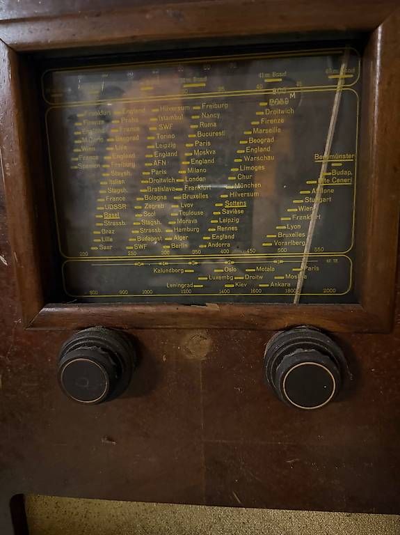 Radios: Ancienne radio tourne disque  – D'occasion à Preverenges par mih_vqg5 2