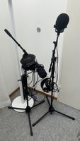 AKG K240 Studio Kopfhörer mit Mikrofon und Stativ