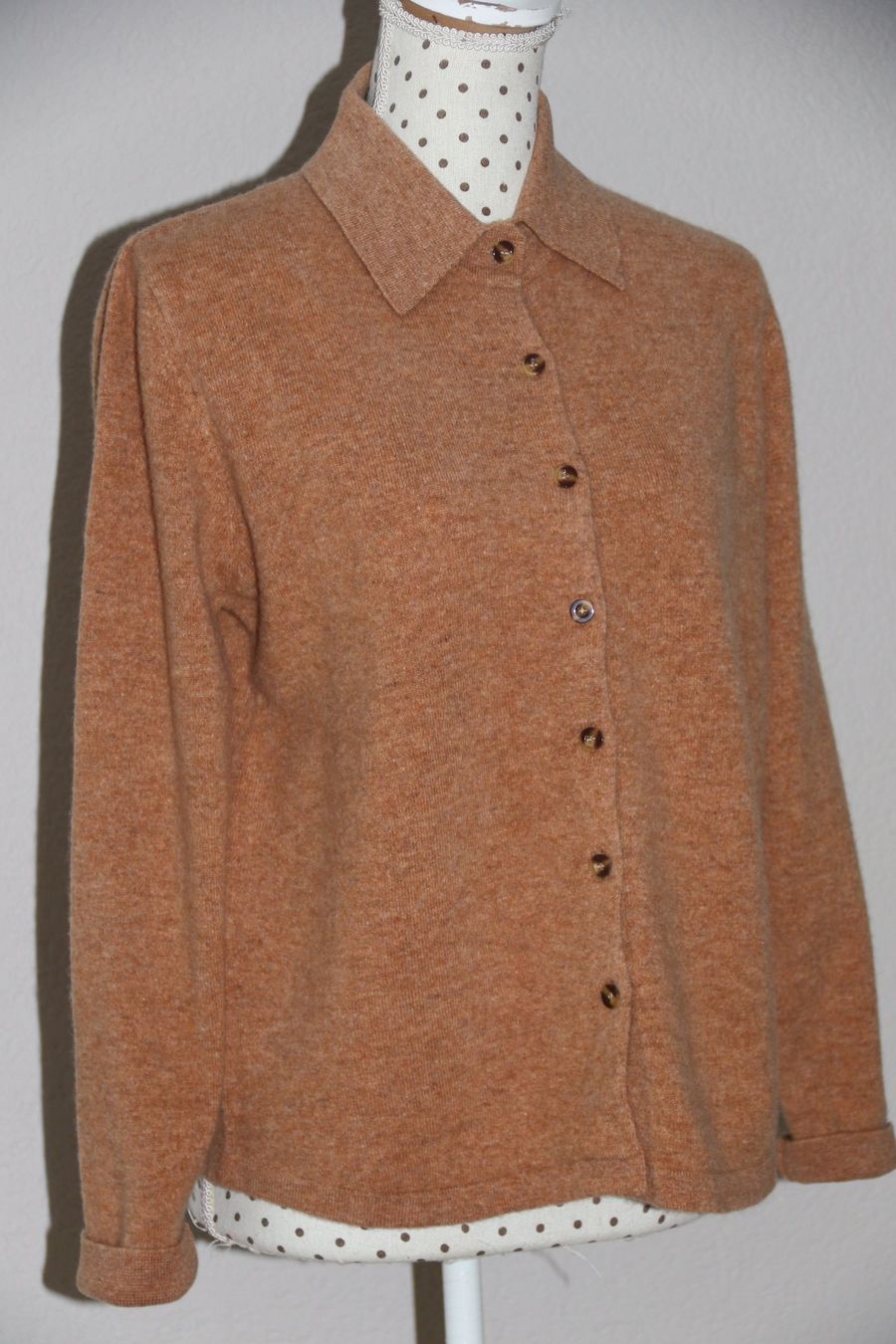 Giacche: Neue hübsche Strickjacke aus 100% Wolle eher Gr.M – Nuovo e nell'imballaggio originale da Oberwil-Lieli venduto da Svetlana28 8