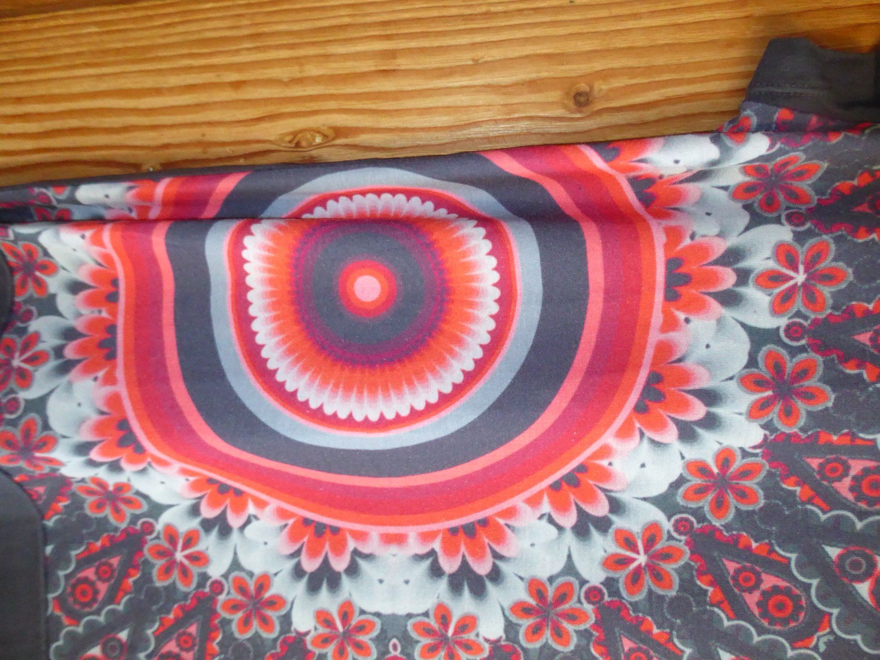 Desigual T-Shirts: Schönes Long  Tshirt Gr XL Desigual – Gebraucht aus Sargans von Benziner 2