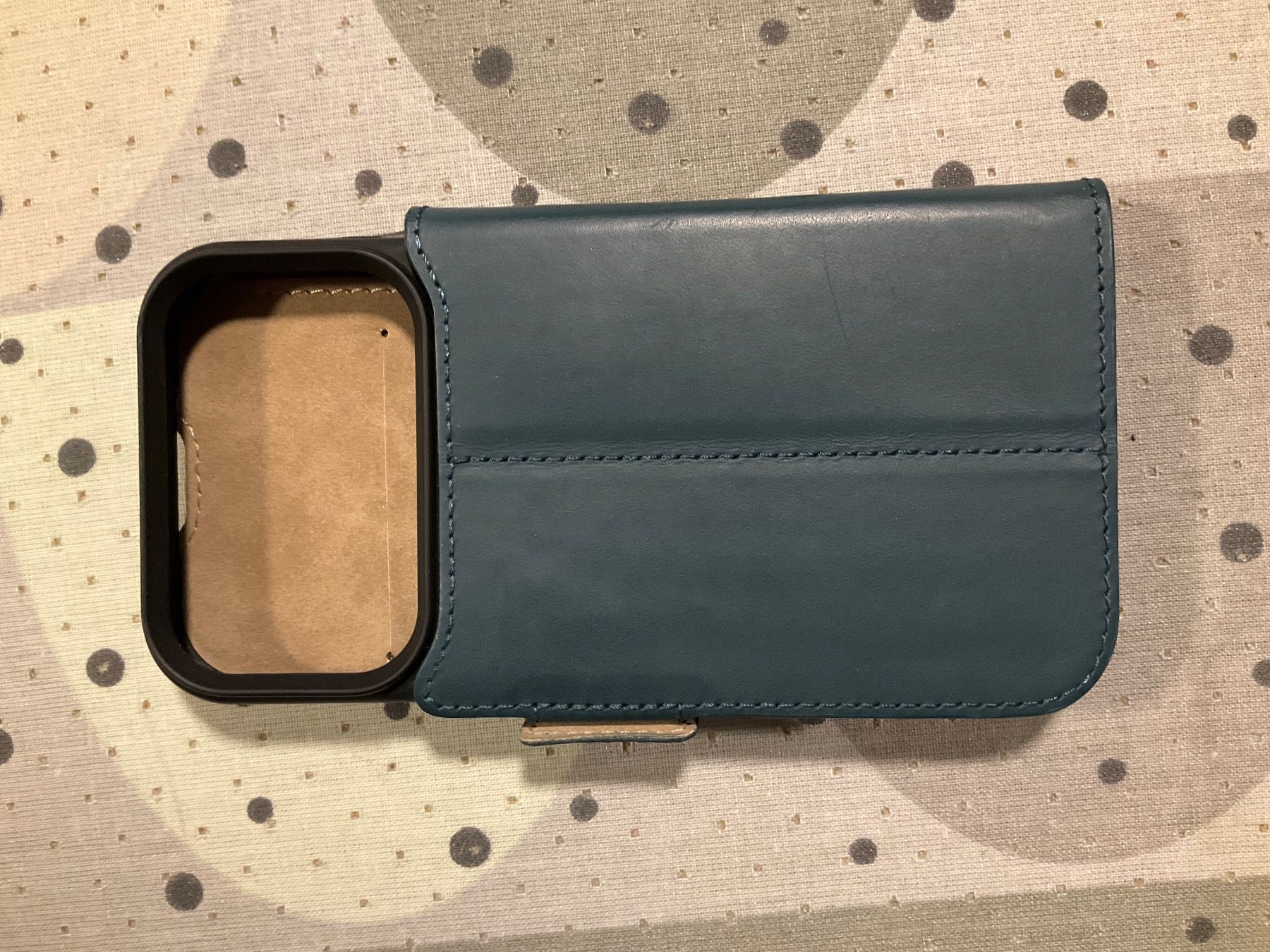 Cover & Protezioni schermo: Mike Galeli IPhone 17/18 pro blau – Usato da Zwingen venduto da Bingen 1