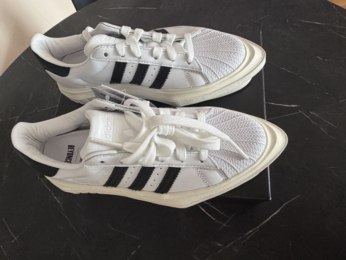 Damenschuhe: Adidas x Beyoncé Superstar 37⅓ – Neu (gemäss Beschreibung) aus Zofingen von sve_8l6g