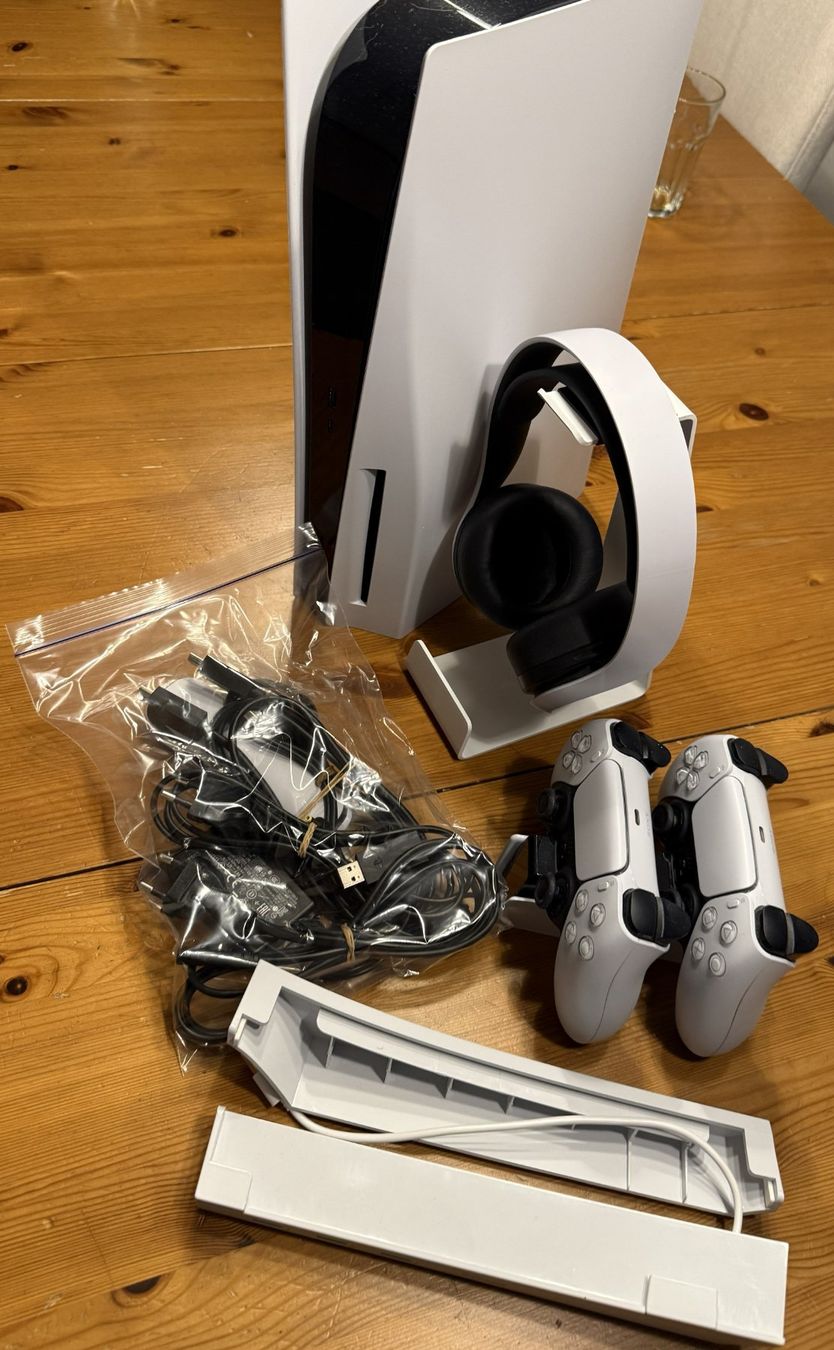 Sony Console: PS5 Konsole (Discedition) mit Zubehör – Usato da Seedorf BE venduto da Tostone 1
