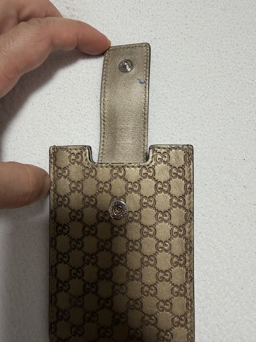 Gucci Covers & Schutzfolien: Schutzhülle Gucci GG Monogrammt  Leder  – Gebraucht aus Niederbipp von yar_tf6f 2