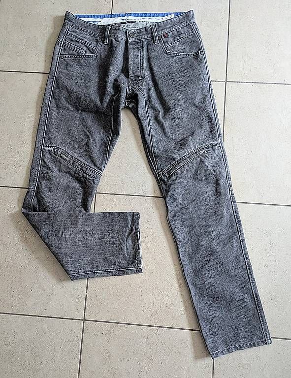Dainese Pantalons: Pantaloni da moto Dainese – D'occasion à S. Antonino par Anna_scooby
