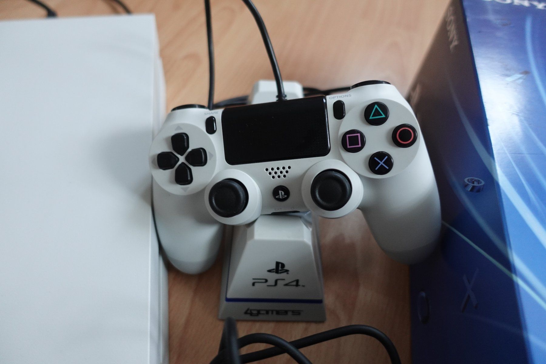 Sony Console: PS4 White Game Konsole inkl. Spiele, Controller, Kamera – Usato da Ettiswil venduto da maimaiswiss 3