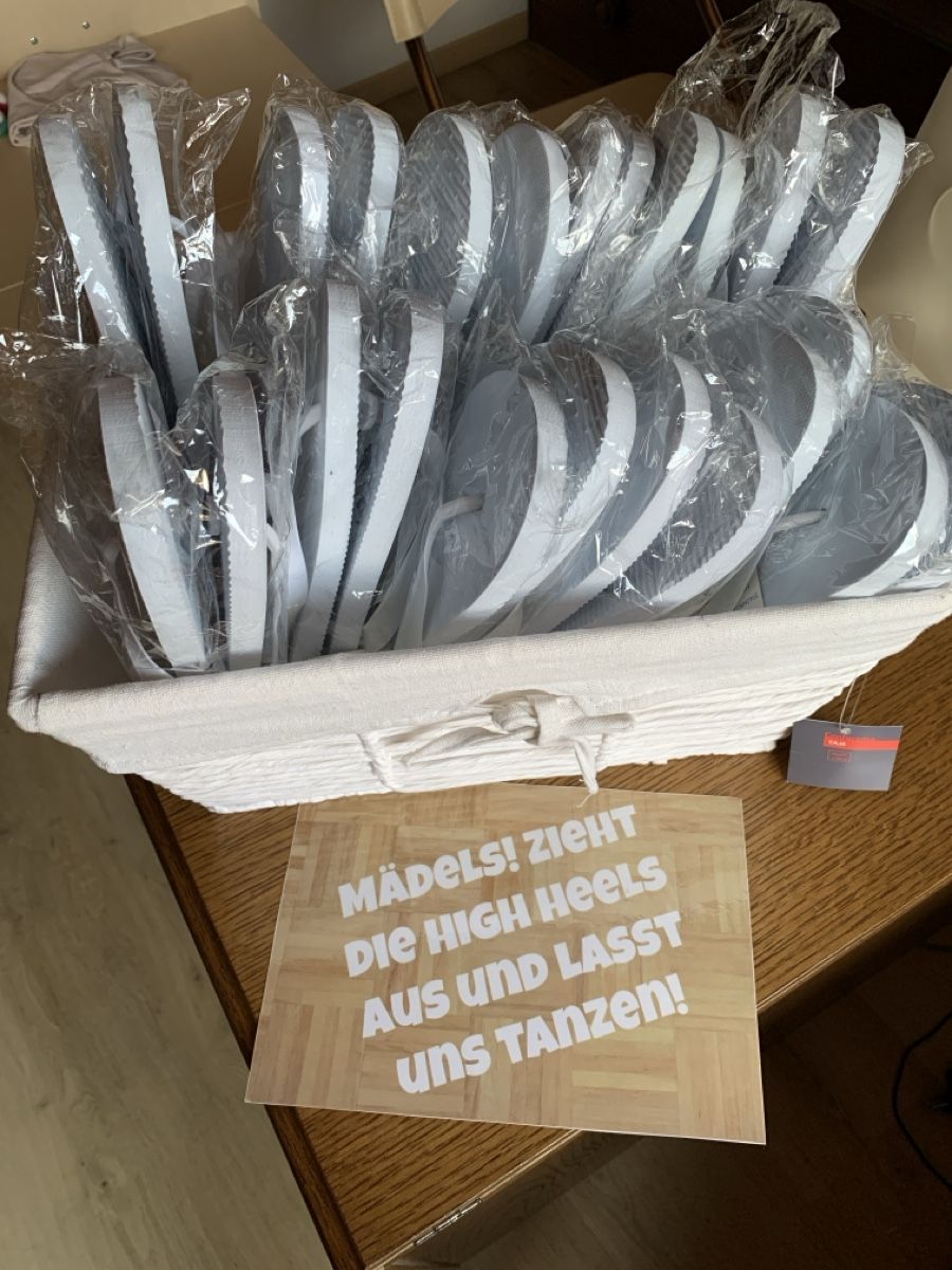 Herrenschuhe: Flip-Flops Weiss Groesse 36/38  – Neu und originalverpackt aus Bonaduz von Schnueff0