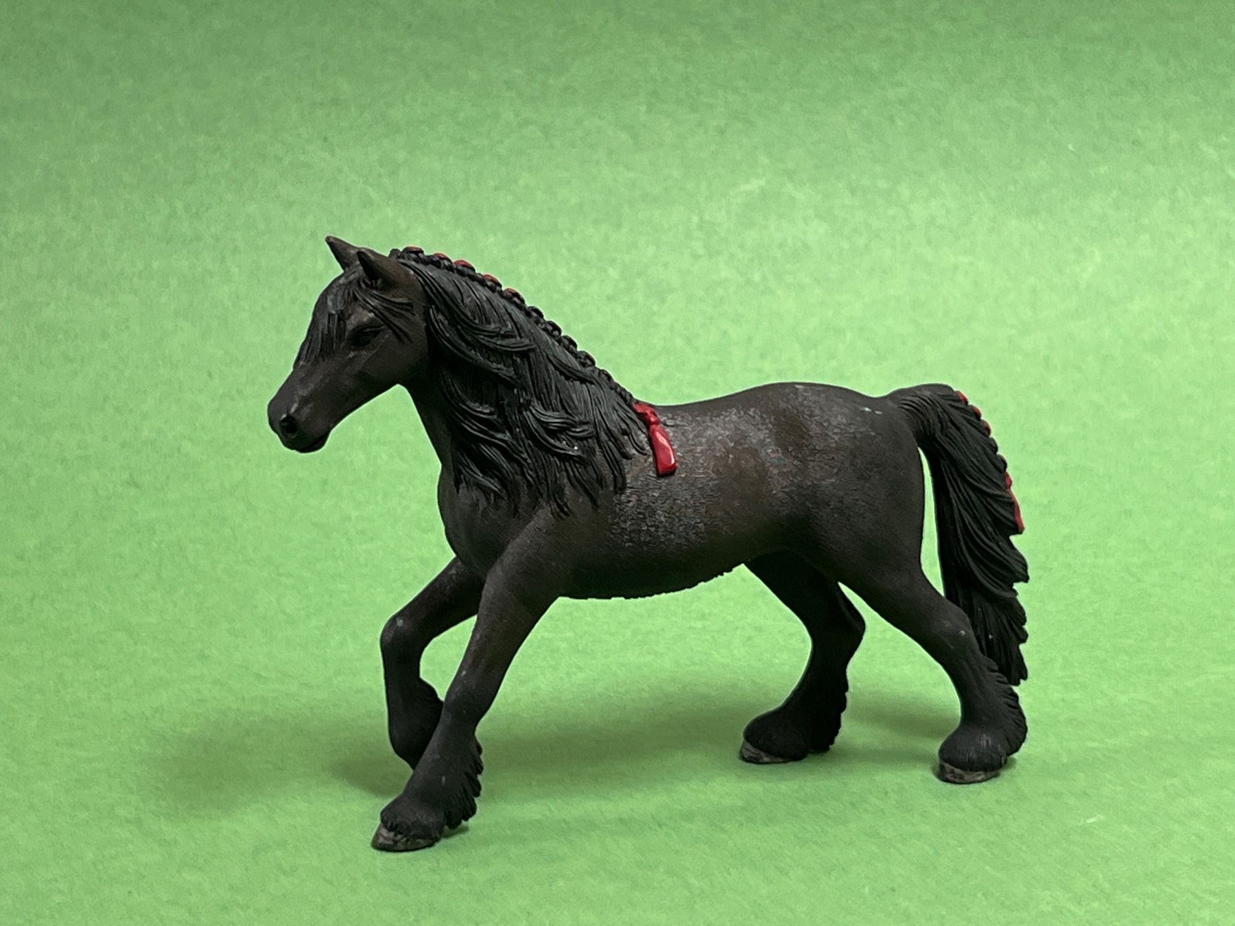 Schleich Statuette: Schleich 13749 Friese Stute Pferd – Usato da Ennetbaden venduto da mapa05