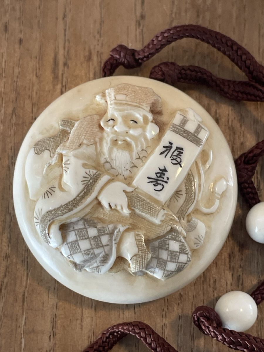 Statuette: Manju Netsuke, mit Glücksgott, signiert – Usato da Embrach venduto da Gauvain1