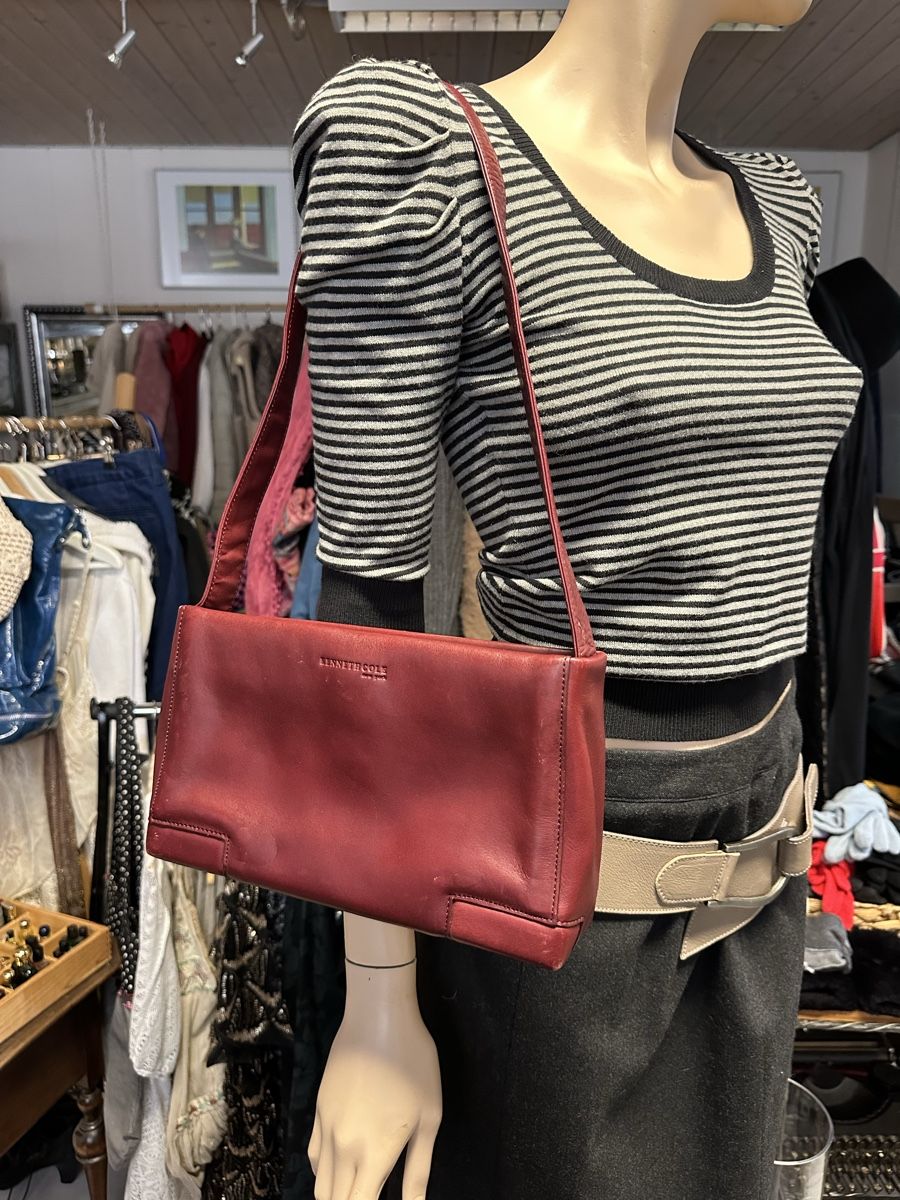 Taschen für Damen: KENNETH COLE Handtasche, bordeauxrot, Echtleder – Gebraucht aus Siebnen von brocki.bebie 4
