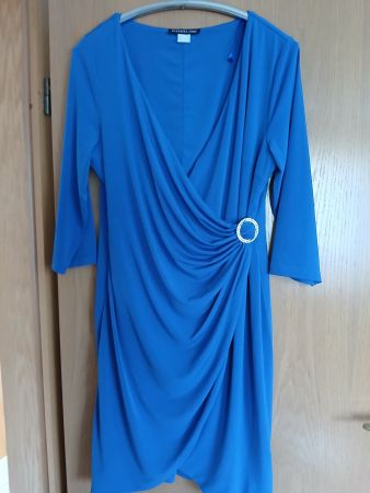 Elegantes, blaues Kleid - perfekt für festliche Anlässe