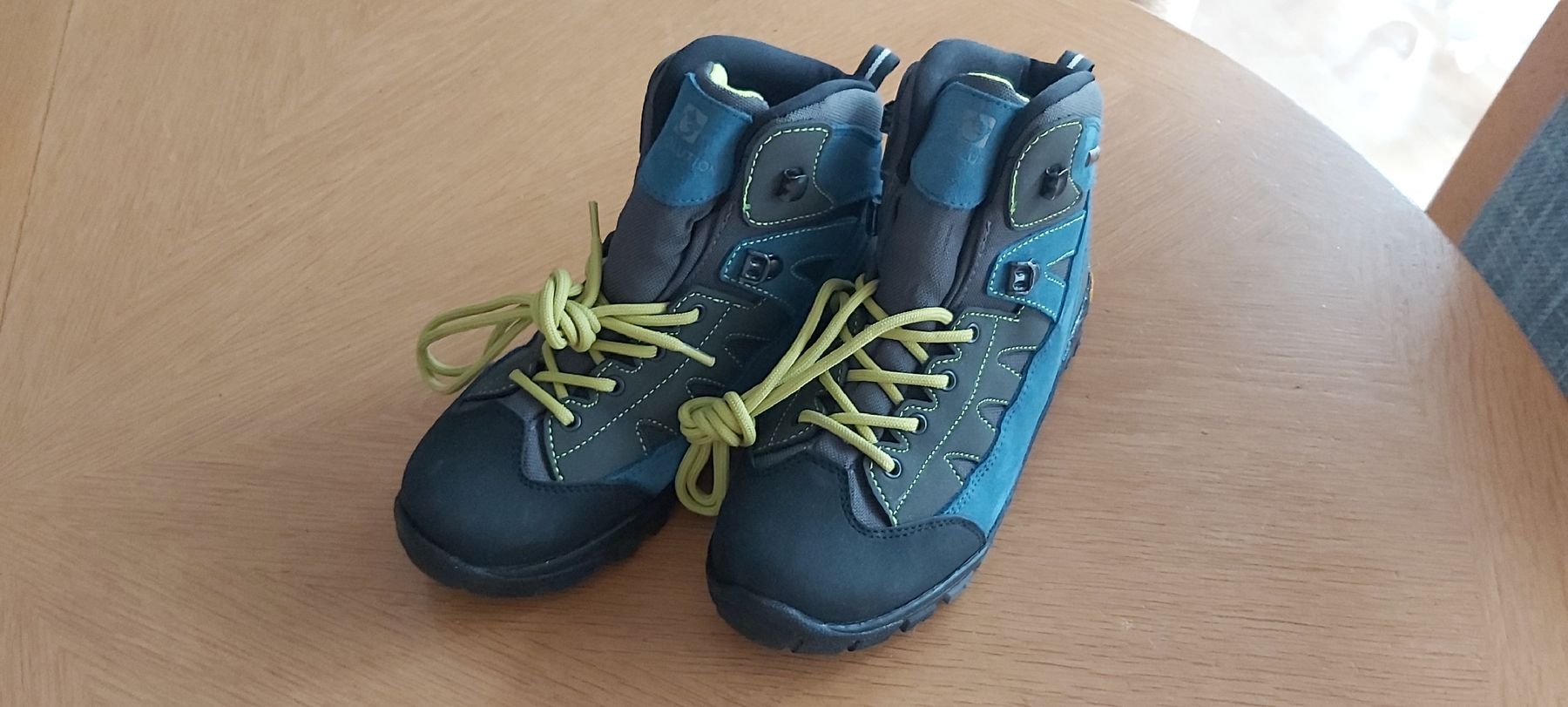 Scarpe per ragazzi: Neue Wander-/Trekkingschuhe aus 1. Hand, Grösse 34 – Nuovo (secondo la descrizione) da Zeiningen venduto da Efifi