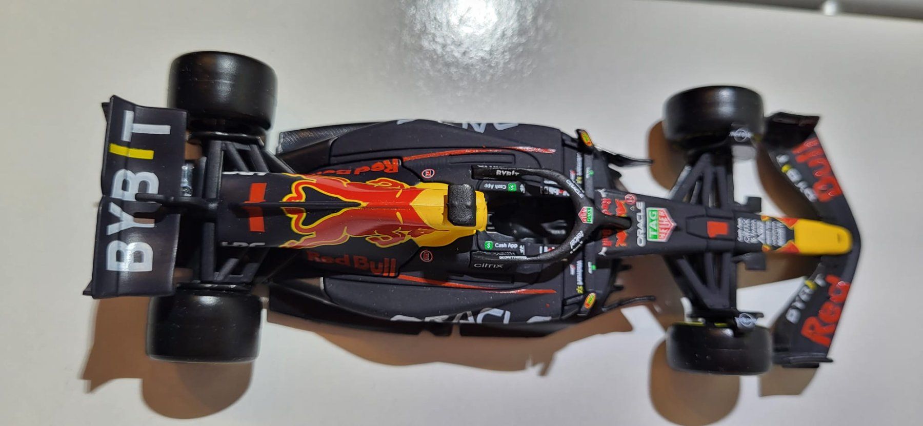 Bburago Modellautos: Formel 1          Redbull und Ferrari    1/43 – Neu (gemäss Beschreibung) aus Bottenwil von Toyscout 5
