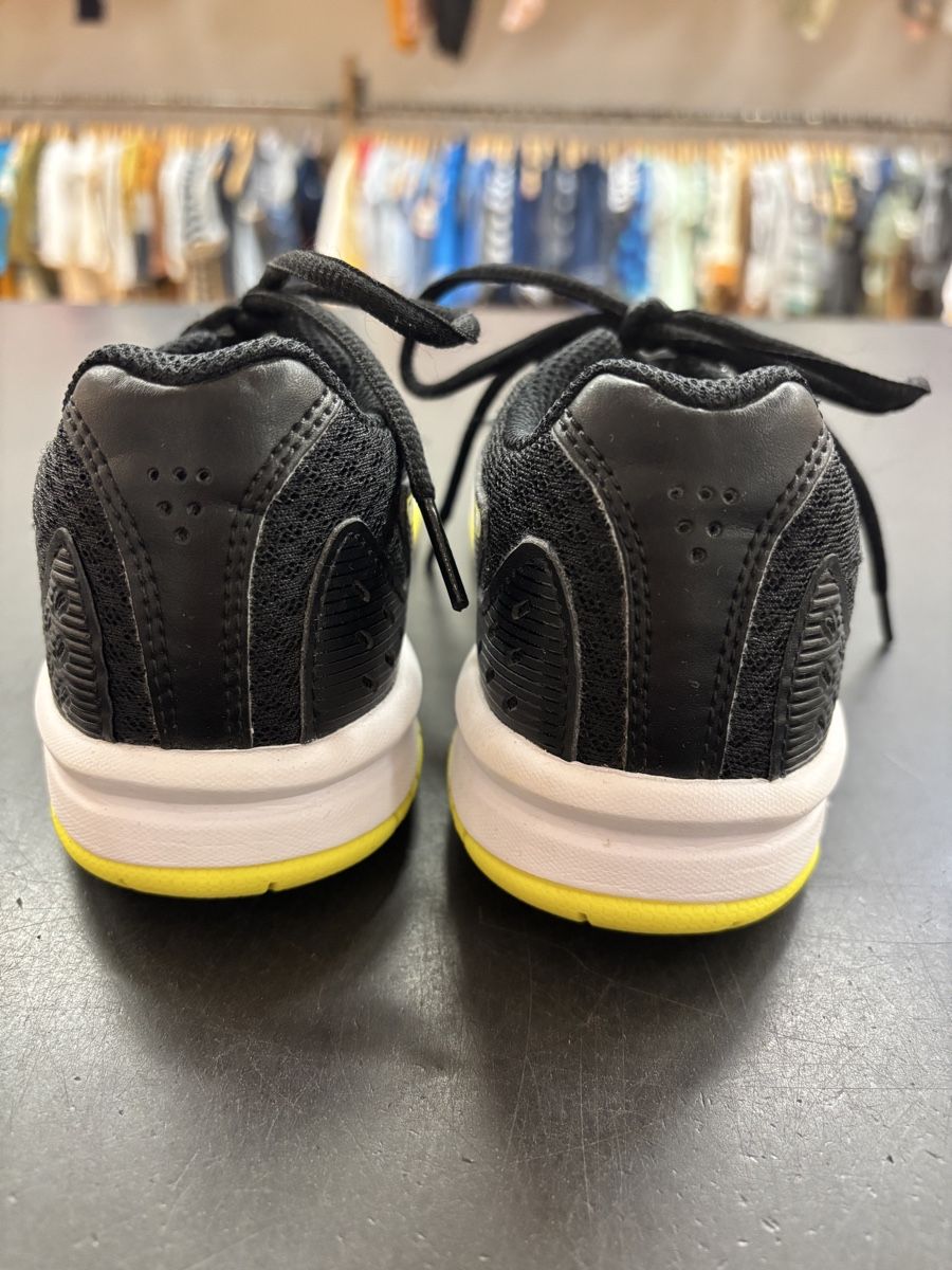 Asics Scarpe per ragazzi: Asics Hallenschuhe Schwarz Gelb, Grösse 32.5 – Usato da Büren an der Aare venduto da Nikito2001 1