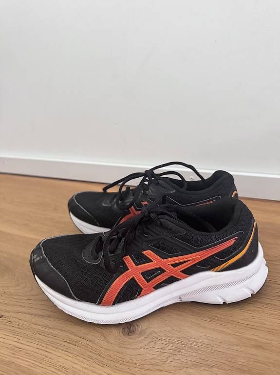 Schuhe für Jungen: Asics Turnschuhe, Grösse 35 – Gebraucht aus Birmensdorf ZH von FiKaVa 1