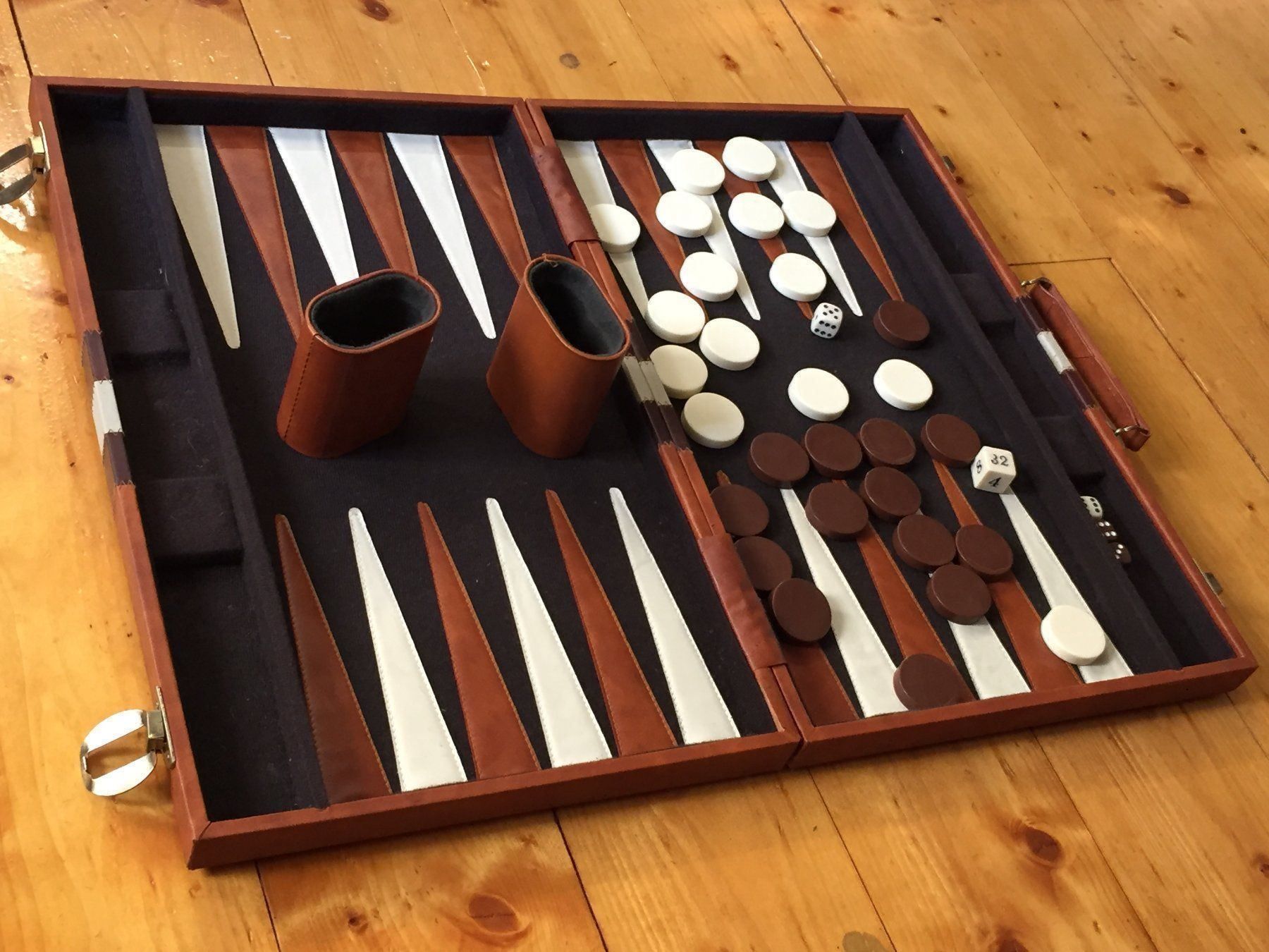 Giochi: Backgammonspiel Koffer & Bakelit Steinen – Usato da Schaffhausen venduto da vintageville