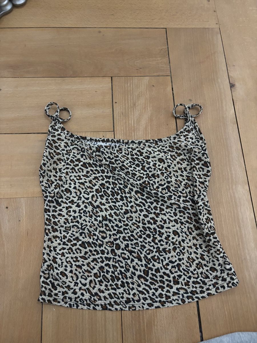 Camicette, T-shirt & Top: Leopard Print Cami Top – Usato da Urdorf venduto da rob_c5wf 1