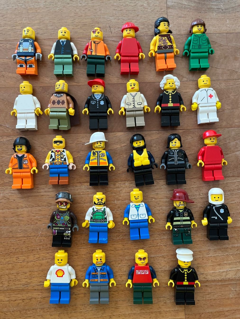 Lego Statuette: 27 Lego Minifiguren Konvolut S2 – Usato da Winterthur venduto da Wusa01