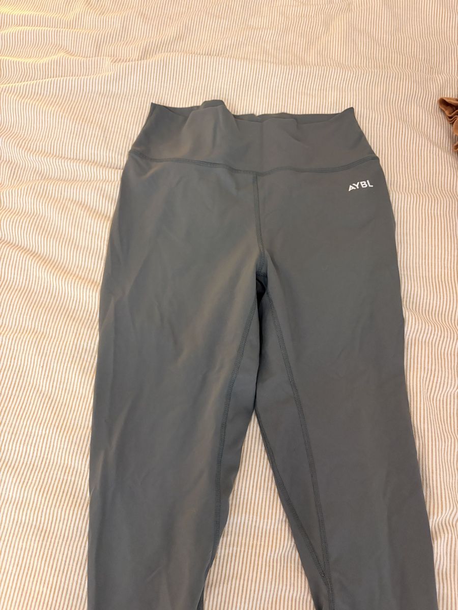 Aybl Leggings: AYBL Leggings grau – Gebraucht aus Fisibach von sam_zb72