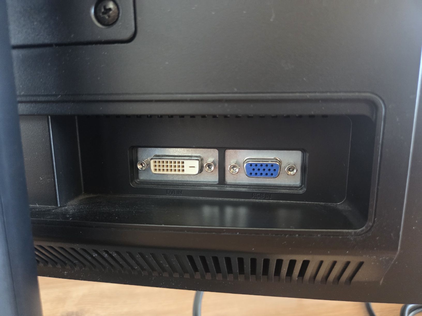 Samsung Monitor: 2x Samsung 22 Zoll Bildschirme – Nuovo (secondo la descrizione) da Brunegg venduto da rob_nk6v 1