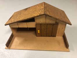Holzstall / Spielzeugstall
