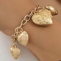 Braccialetto con ciondoli a forma di cuore dorato, idea rega