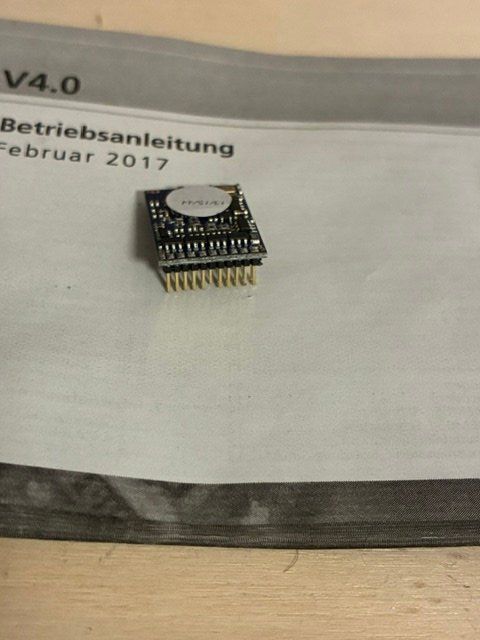 Esu Modellini di ferrovie: 2 x ESU LokPilot V4.0 M4 Digitaldecoder ungebraucht 64617 – Nuovo e nell'imballaggio originale da Leuzigen venduto da bnbz101 2