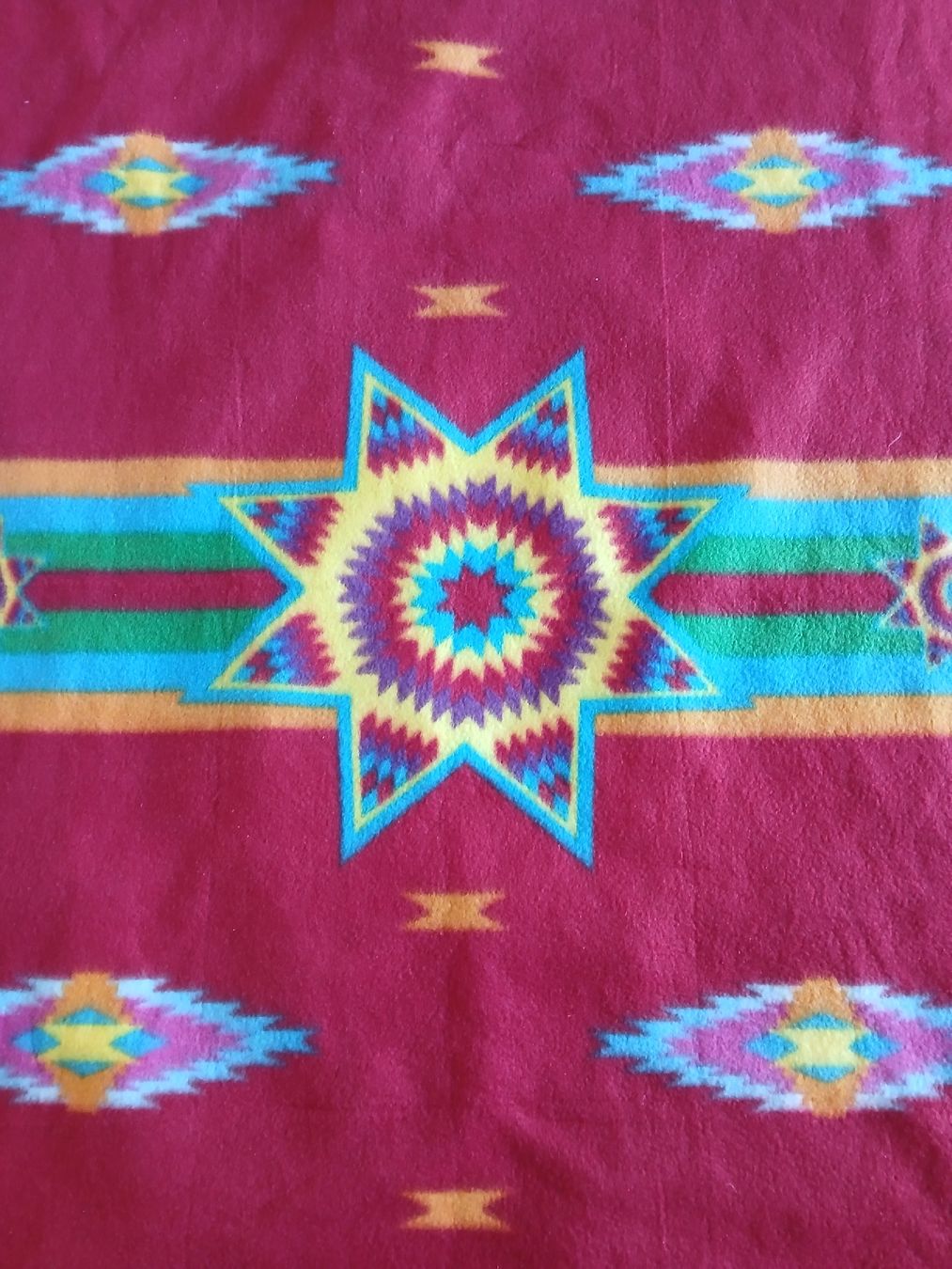 Coperte: St. Labre Indian School Decke rot mit Muster Polyester – Usato da Dübendorf venduto da LoRi-2026 1