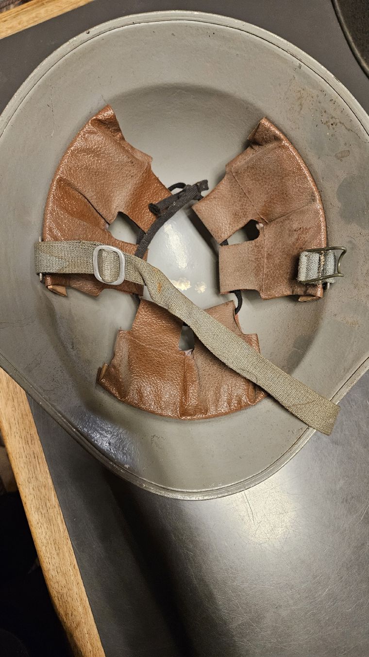 Uniformi & Effetti personali: Militärhelm Stahlhelm Vintage – Usato da Bern venduto da mor_f9kh 1
