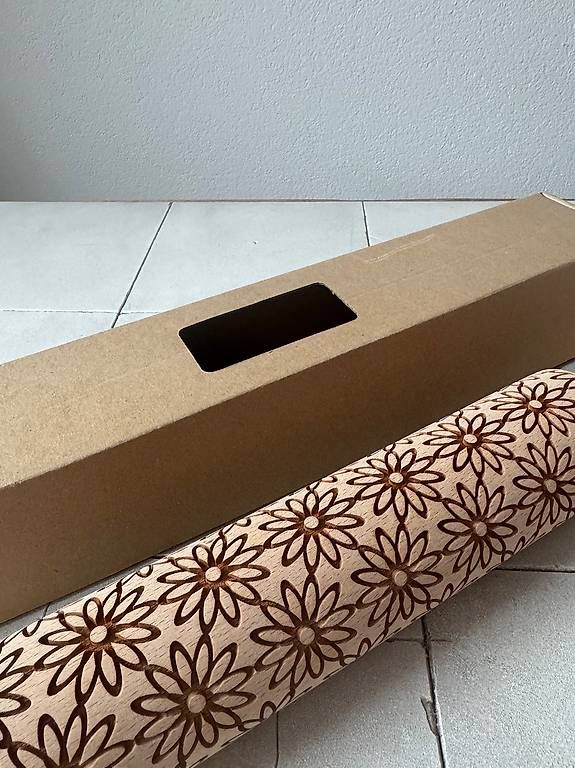 Teglie da forno: Plätzchenroller mit Blüten aus Holz Neu – Nuovo e nell'imballaggio originale da Zürich venduto da ebr_595v 2