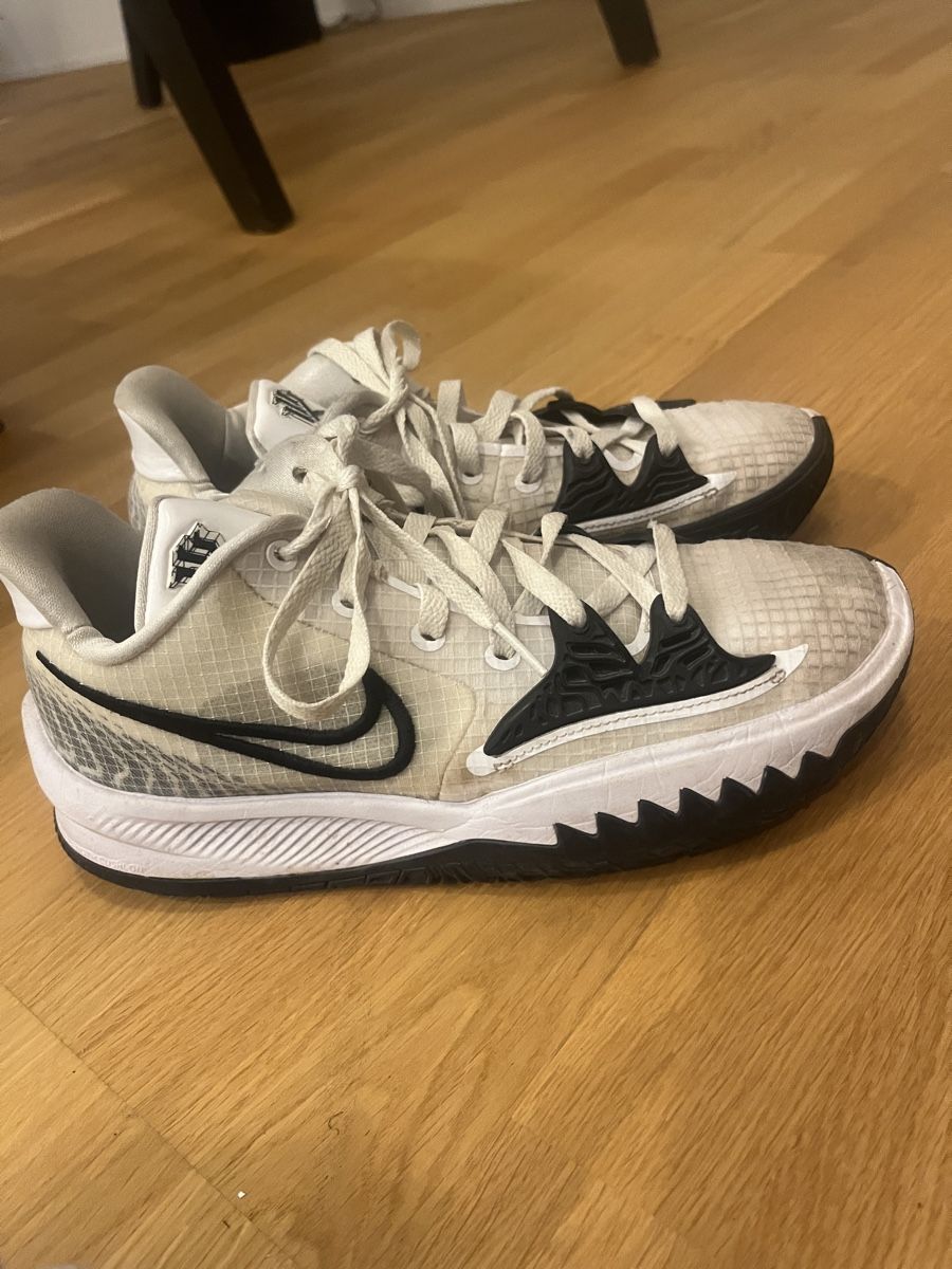 Nike Herrenschuhe: Nike Kyrie 4 Low TB – Gebraucht aus Winterthur von 3mi_2kpf