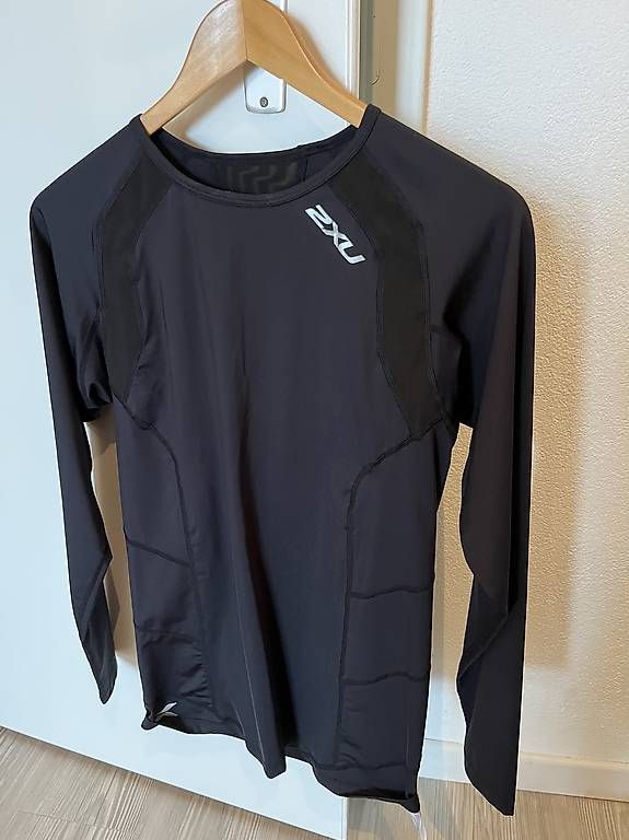 T-shirt: Shirt de compression 2XU longue manche, 2xl neuf – Usato da Farvagny-le-Grand venduto da Blaualf 1